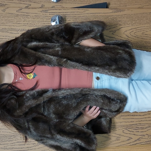 Vintage Fur Shawl/Cape - Picture 3 of 8